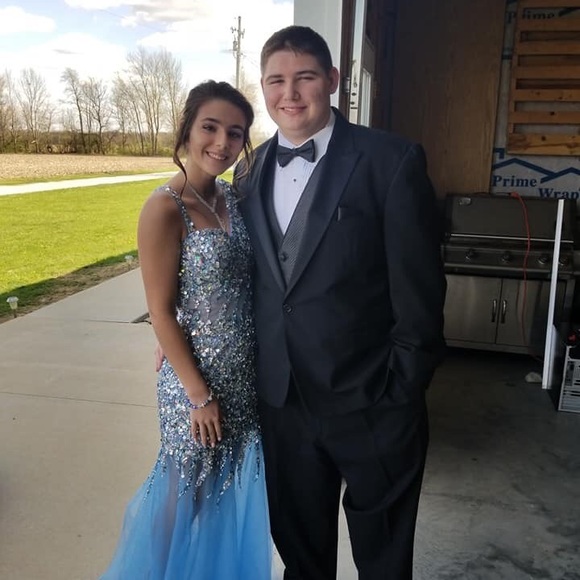 Cinderella blue prom dress - Picture 3 of 3